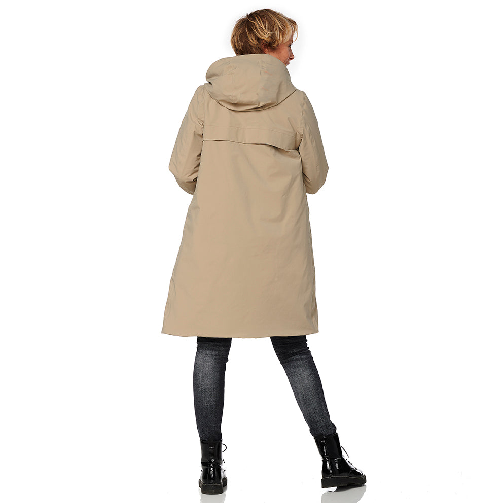 Winterjas Boston beige achter happy rainy days